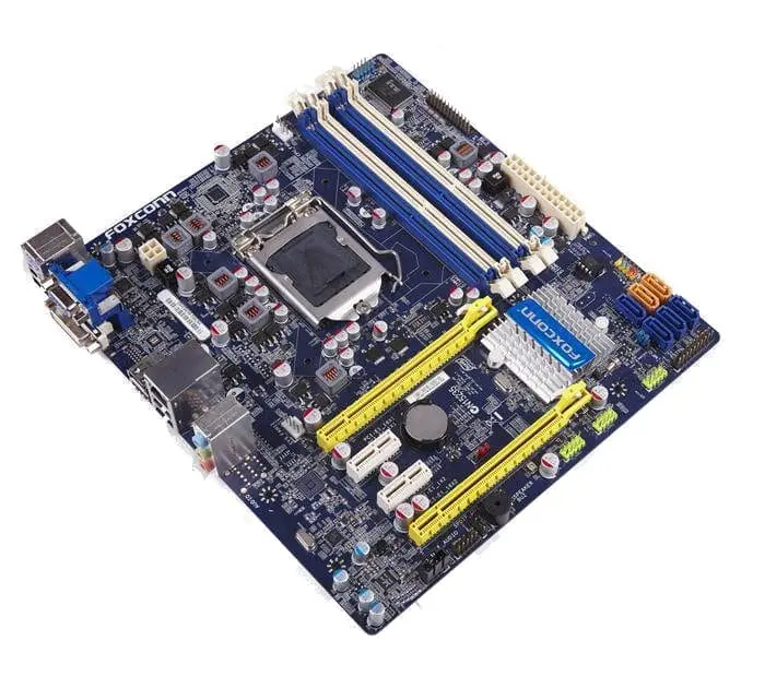 Foxconn H67MP-V V2.0 socket 1155 moederbord, bovenaanzicht met zichtbare CPU-socket, RAM-slots, PCI-Express-slots en geïntegreerde componenten