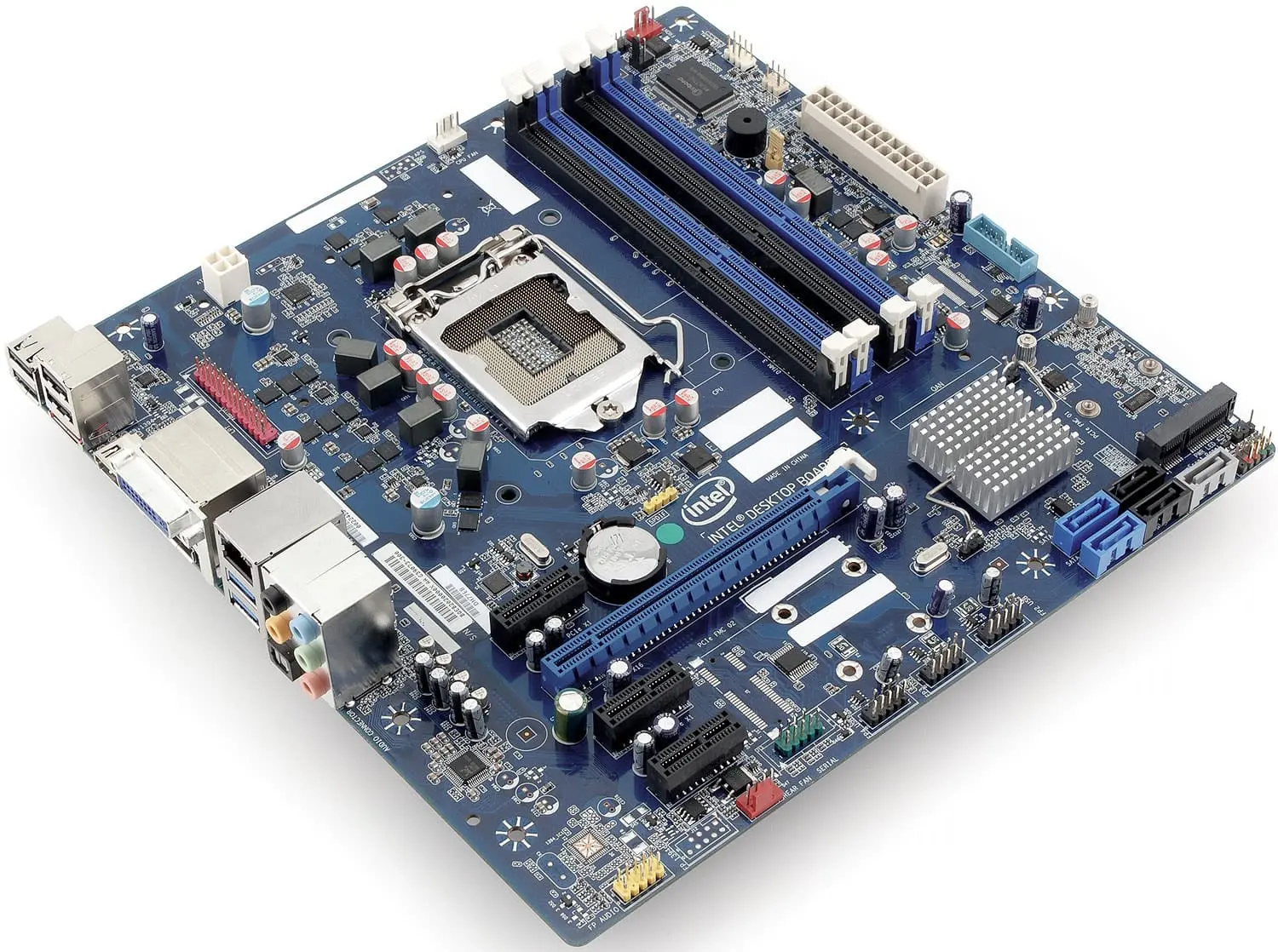 Intel DH77EB socket 1155 moederbord bovenaanzicht met zichtbare CPU-socket, RAM-slots, uitbreidingsslots en voedingsconnectoren