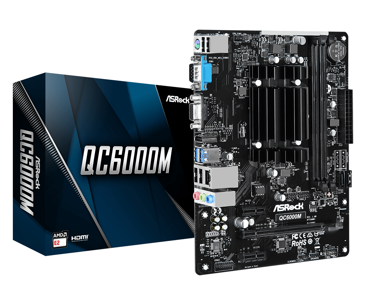 ASRock QC6000M Onboard CPU retail moederbord met verpakking en bovenaanzicht van de PCB met componenten, VRM-modules, RAM-slots, uitbreidingsslots en I/O-aansluitingen