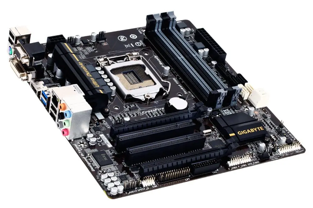 GA-B85M-D3H socket 1150 moederbord, bovenaanzicht met zichtbare CPU-socket, RAM-slots, PCIe-slots en aansluitingen