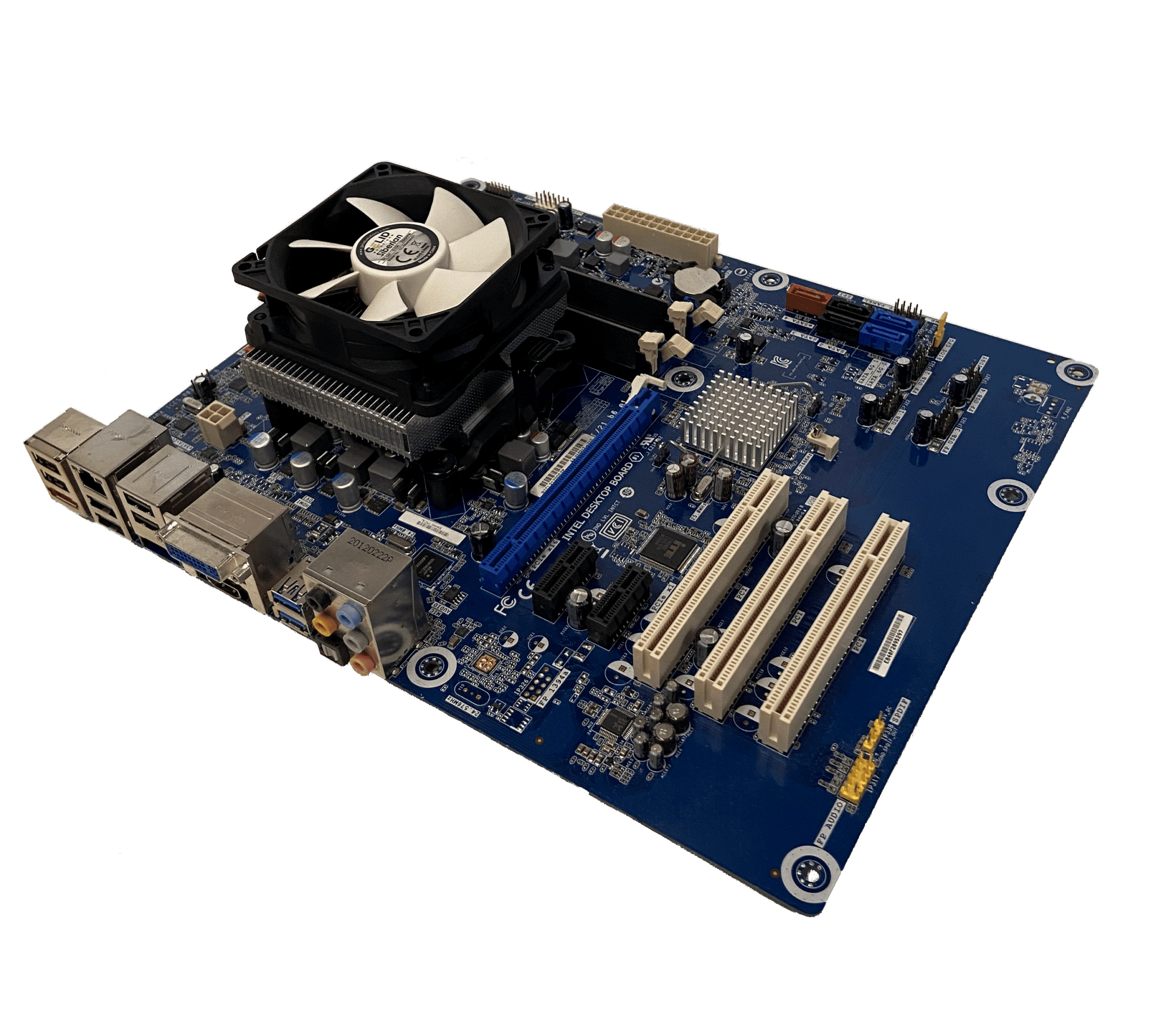 Intel DH67CL motherboard met CPU cooler, bovenaanzicht met geïnstalleerde processor en RAM-geheugen