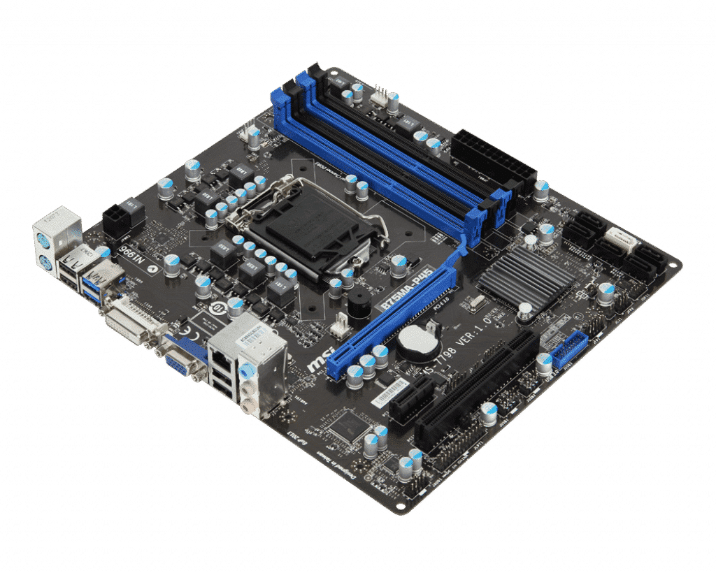 MSI B75MA-P45 socket 1155 moederbord bovenaanzicht met geïnstalleerde CPU-koeler, RAM-slots en uitbreidingskaarten