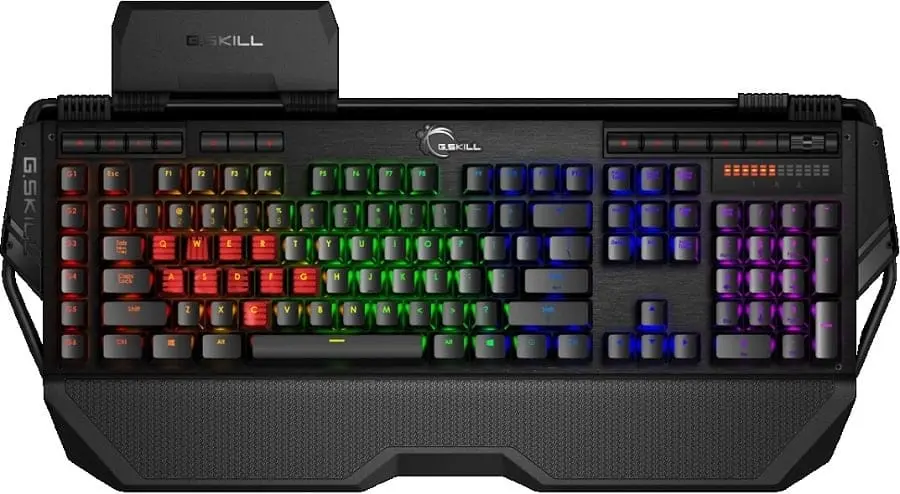 G.Skill Ripjaws KM780 Red Mechanical (Cherry MX Brown, Qwertz DE) - Vooraanzicht met RGB-verlichting in rood, groen, blauw en paars, volledig formaat gaming-toetsenbord met polssteun en afneembare palm rest, inclusief USB-
