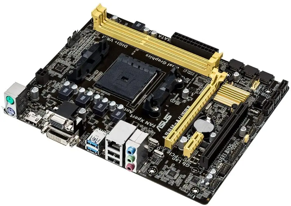 Asus A58M-A/USB3 socket FM2+ moederbord bovenaanzicht met gouden expansiesloten, zwarte PCB, CPU-socket en aansluitingen zichtbaar