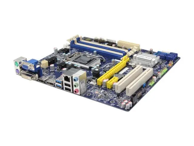 Foxconn B75M moederbord bovenaanzicht met CPU-socket, RAM-slots, uitbreidingssloten en I/O-paneel