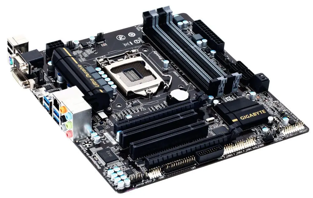 Gigabyte GA-H87M-D3H socket 1150 moederbord, bovenaanzicht met zichtbare CPU-socket, RAM-slots, SATA-aansluitingen en back-panel I/O-poorten