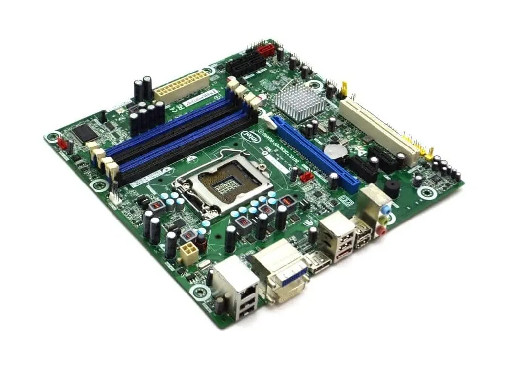 Intel DQ57TM socket 1156 moederbord bovenaanzicht met zichtbare CPU-socket, RAM-slots, uitbreidingsslots en randapparatuurconnectoren