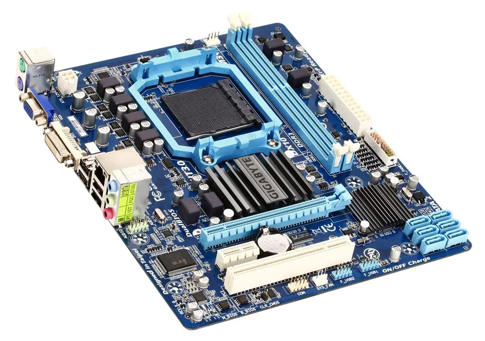 Gigabyte GA-78LMT-S2P Rev 5 AMD AM3(+) moederbord - bovenaanzicht met CPU-socket, RAM-slots, heatsinks en aansluitingen zichtbaar