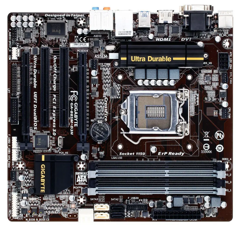 GA-B85M-D3H socket 1150 moederbord - bovenaanzicht met Ultra Durable componenten, PCI Express slots, SATA-aansluitingen, 4 RAM-slots, HDMI en DVI-uitgangen zichtbaar