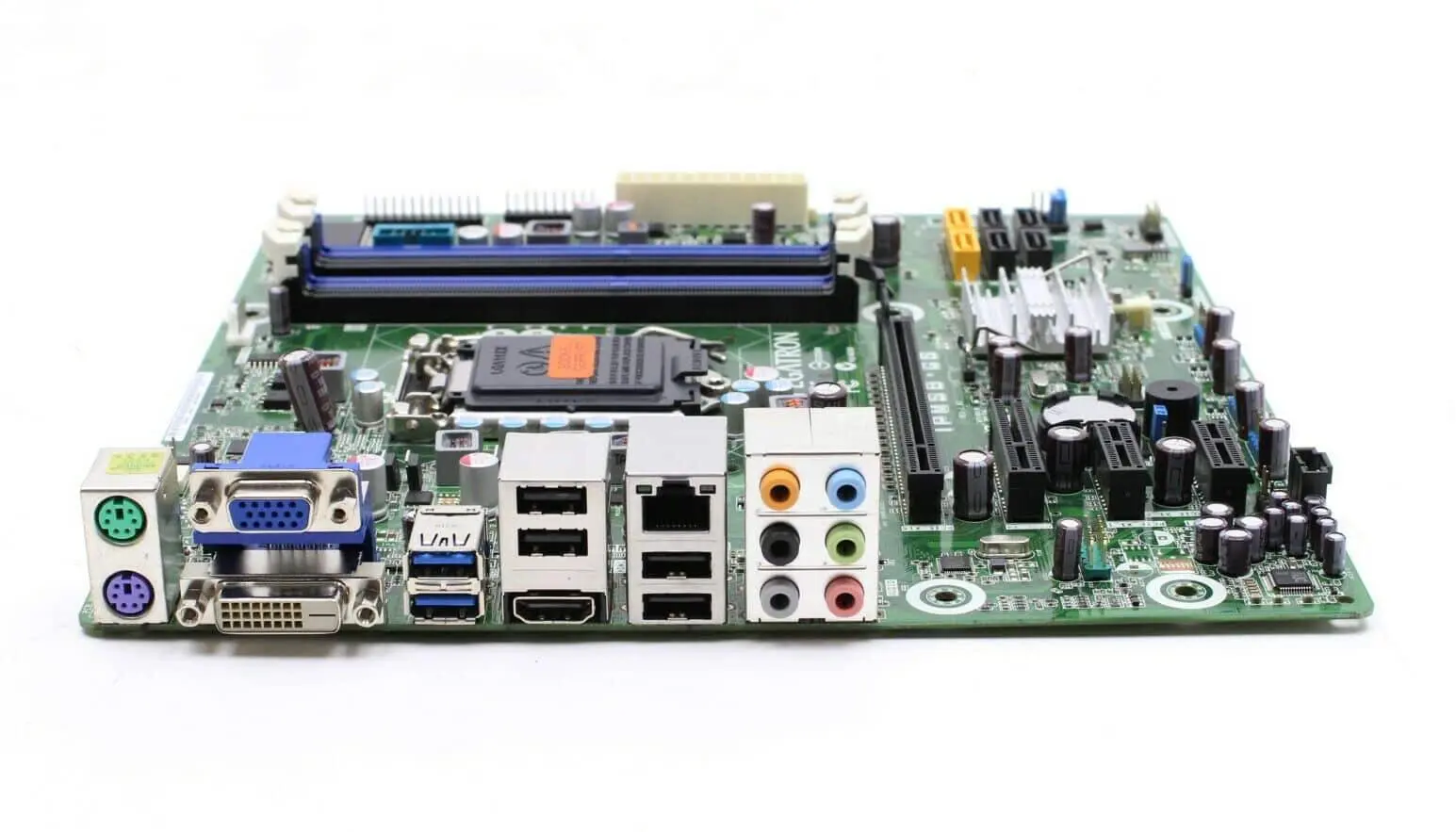 Pegatron IPMSB-GS socket 1155 moederbord, achterkant met I/O-paneel met VGA, USB, audio-aansluitingen en netwerk