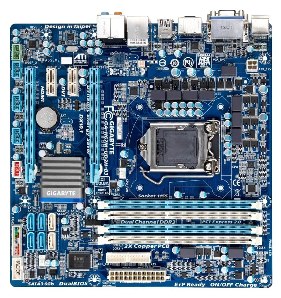 Gigabyte GA-H67M-UD2H-B3 socket 1155 moederbord - bovenaanzicht met zichtbare CPU-socket, RAM-slots, SATA-aansluitingen en voedingsconnectoren