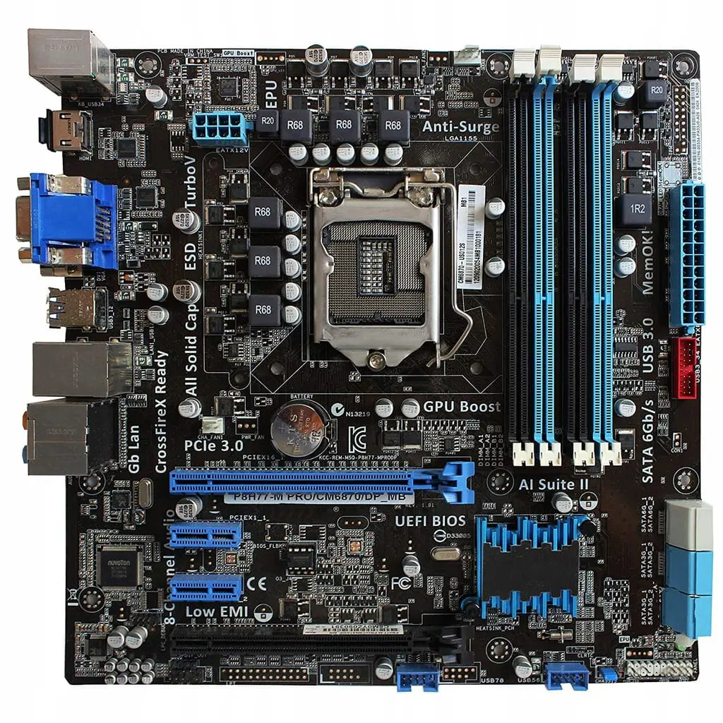 Asus P8H77-M Pro/CM8870DP_MB moederbord bovenaanzicht met LGA1155-socket, RAM-slots, PCIe-slots, SATA-aansluitingen en UEFI BIOS-aanduidingen