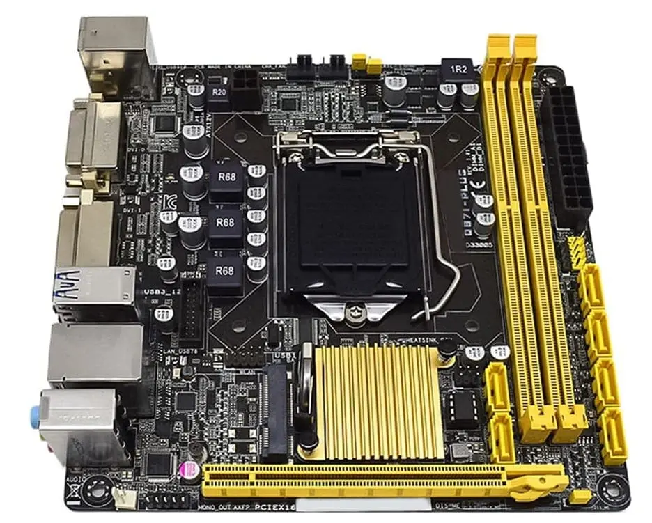 Asus Q87I Plus socket 1150 moederbord, bovenaanzicht met zichtbare CPU-socket, RAM-slots, VRM-voeding en I/O-aansluitingen