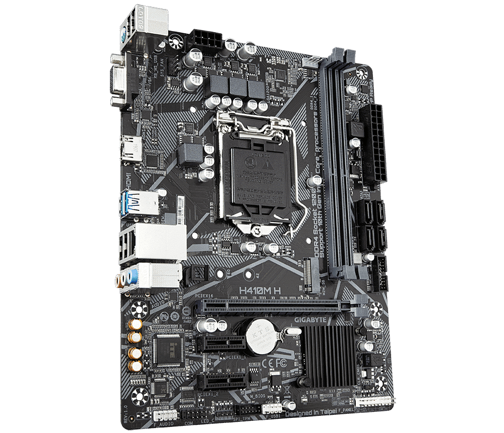 Gigabyte H410M-H moederbord bovenaanzicht met LGA1200 socketje, RAM-sloten, VRM-componenten, PCIe-slots en I/O-aansluitingen zichtbaar
