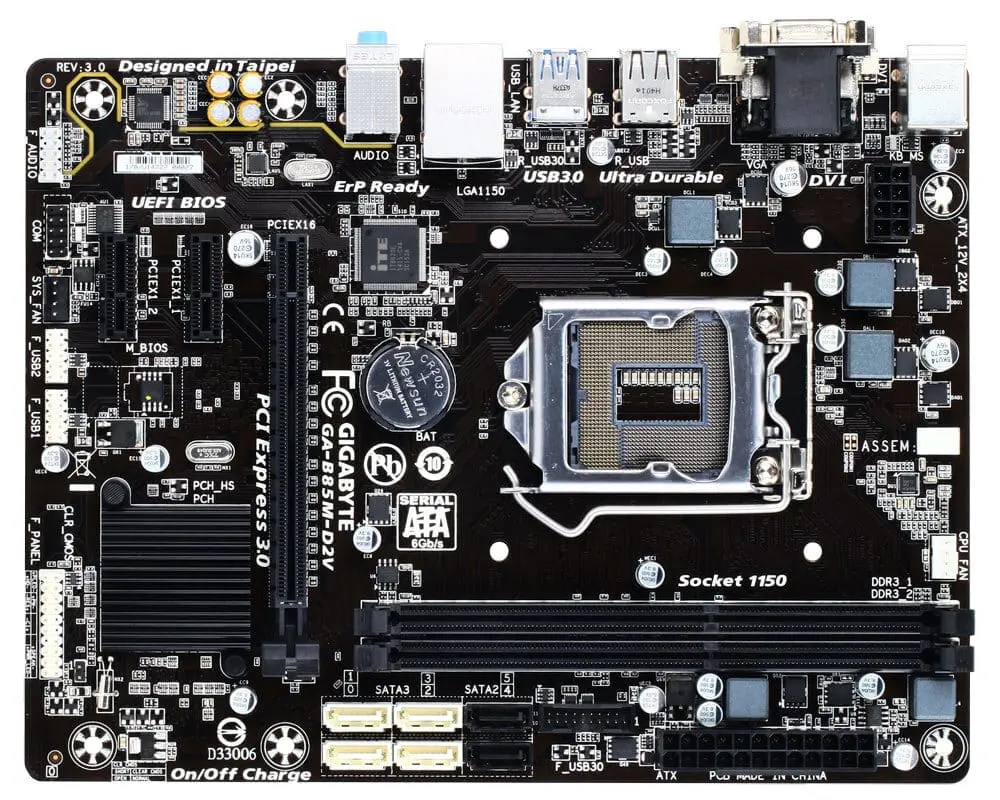 GA-B85M-D2V socket 1150 moederbord - bovenaanzicht met CPU-socket, RAM-slots, SATA-poorten en uitbreidingssloten zichtbaar