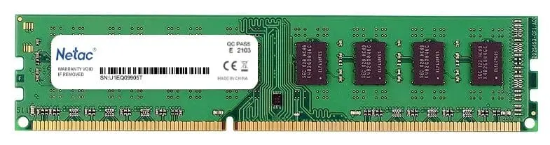 Netac 8GB DDR3 1600Mhz - NTBSD3P16SP-08 - bovenaanzicht van geheugenmodule met chips en elektronische componenten zichtbaar