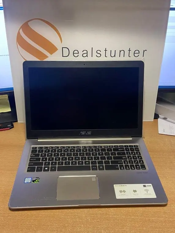 Asus Vivobook Pro i7 7700HQ GTX1050 8GB 512GB SSD 15.6 Inch laptop front view displaying keyboard, touchpad, and closed screen on wooden surface with Dealstunter branding visible in background