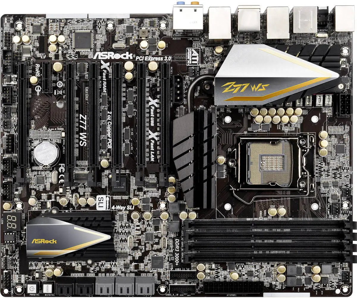 Asrock Z77 WS Moederbord bovenaanzicht met CPU-socket, RAM-slots, uitbreidingsslots en stroomcomponenten zichtbaar