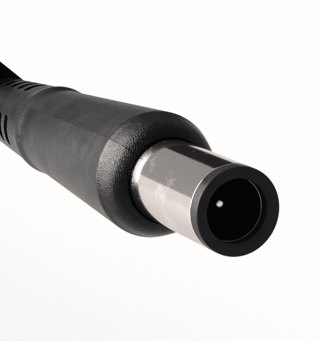 HP 90W Poweradapter (plug: 7,4 mm * 5,0 mm) - close-up van de stekkerconnector met zwarte kabel