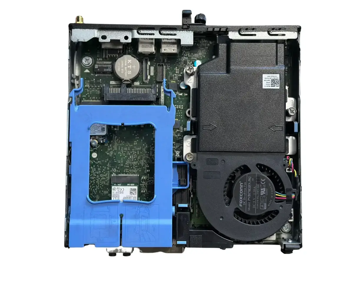 Dell Optiplex 3080 Mini PC binnenkant met zichtbare moederbord, blauwe behuizing, koelventilator en interne componenten